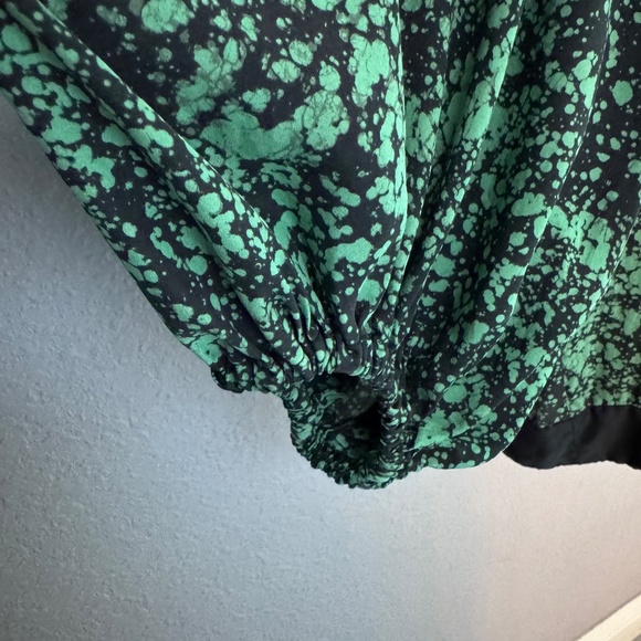 Dianne von Furstenburg~Size M~Green and black blouse~NWOT - Picture 5 of 8